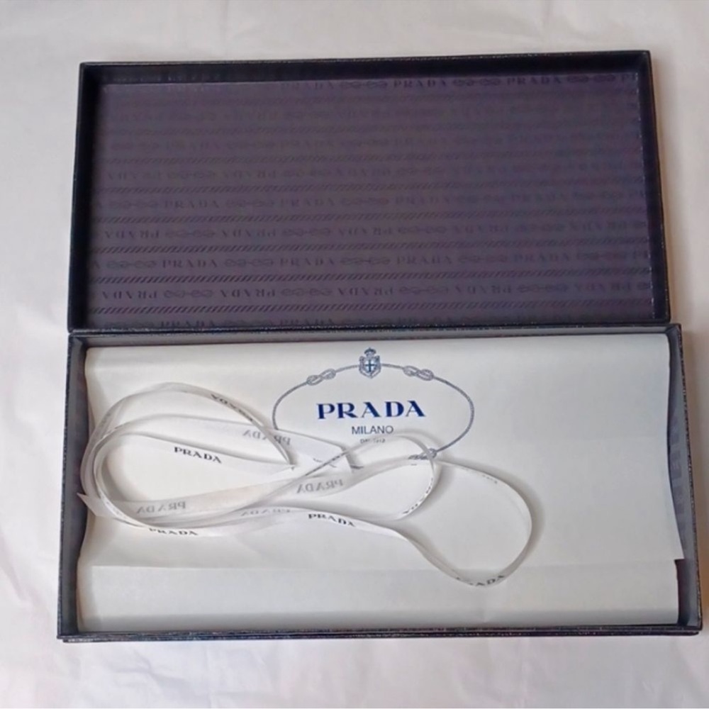 Authentic Prada Wallet With Box - Picture 9 of 10